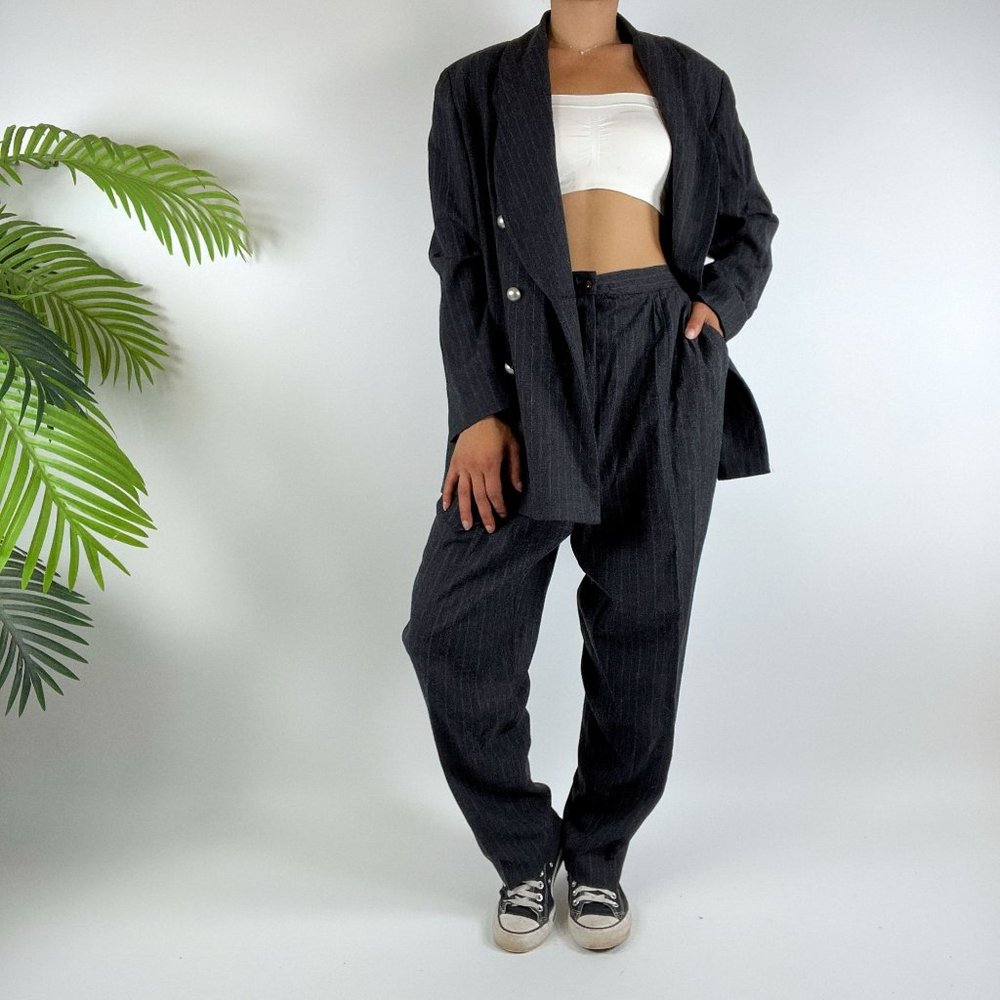 Vintage 90s Grunge Gray Pin Stripe Preppy Oversized 2 Piece Pantsuit / Size: 14 - Picture 1 of 9